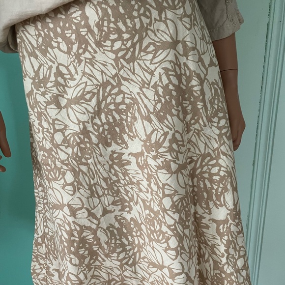 New listing **** Merona beautiful flare Skirt - Picture 2 of 8